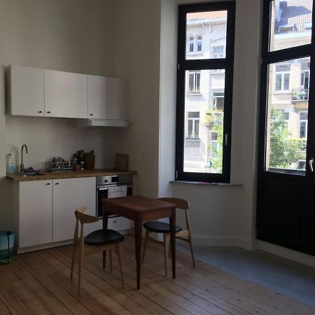 Charming Studio In The Heart Of Saint-Gilles Брюксел Екстериор снимка