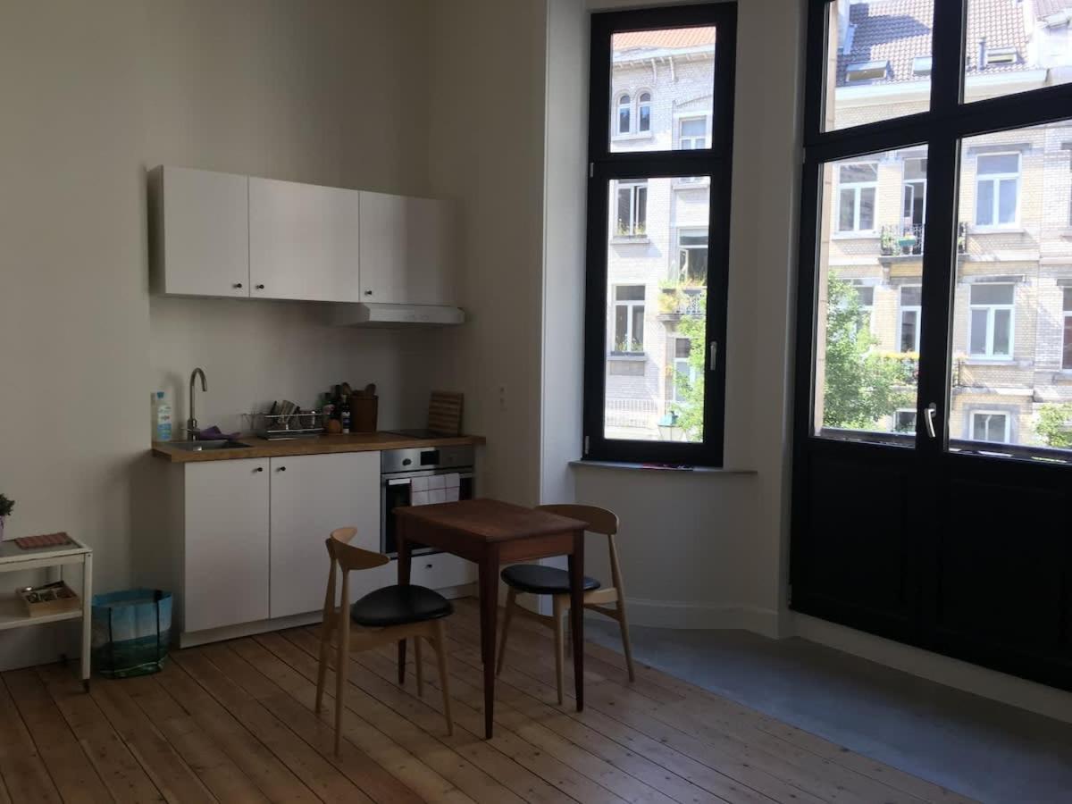 Charming Studio In The Heart Of Saint-Gilles Брюксел Екстериор снимка